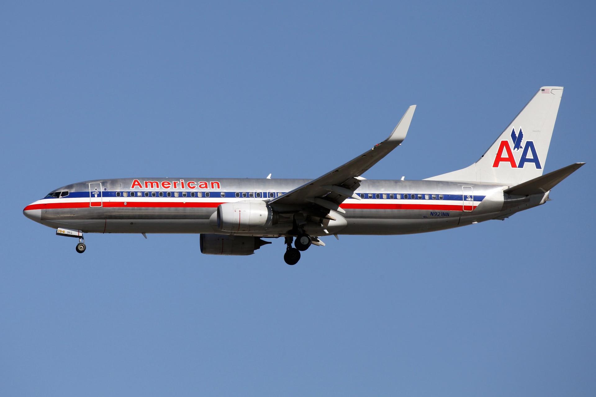 An American Airlines 737 dressed in a polished aluminum retro livery.