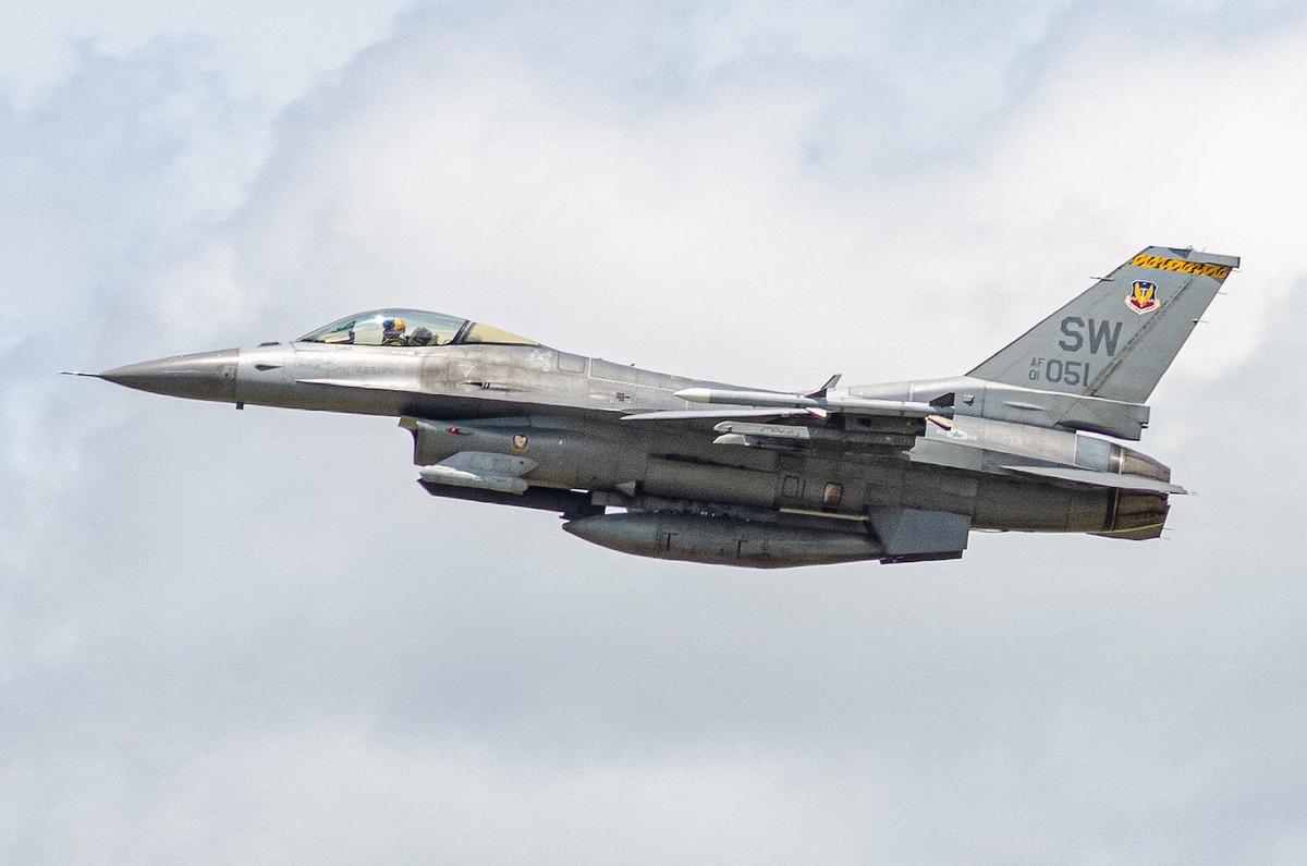 photo-of-F-16 Fighting Falcon