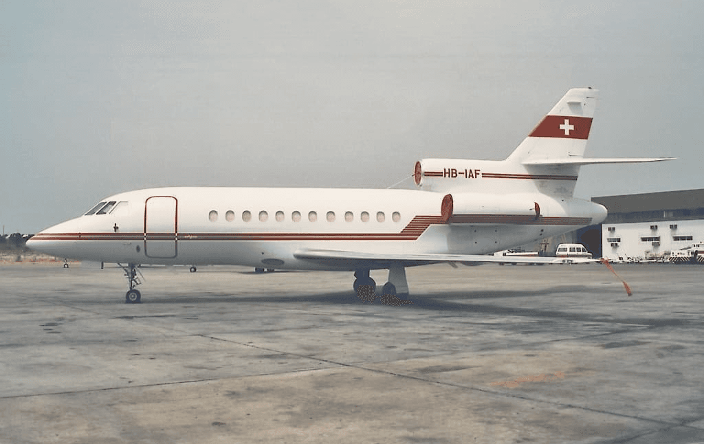 A Dassault Falcon 900 photographed in 1989 parked at an airport.